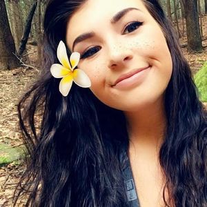 Meet your Posher, Sabrina